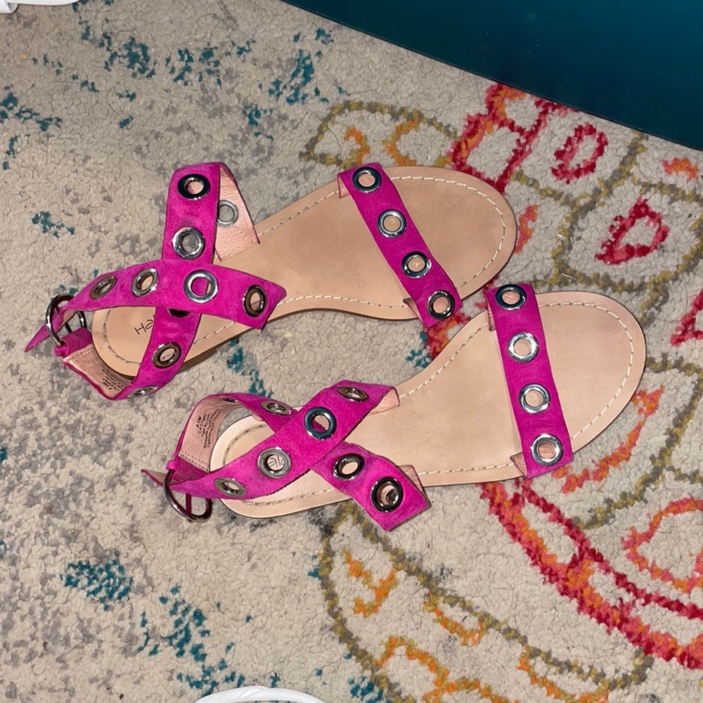 Halogen Elsie Criss Cross Strap Flat Suede Sandal in Fuchsia